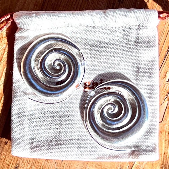 🌺🎉HP🎉🌺 NWT Cult Gaia Cassia Spiral Threader Earrings Antique Silver - Picture 7 of 16
